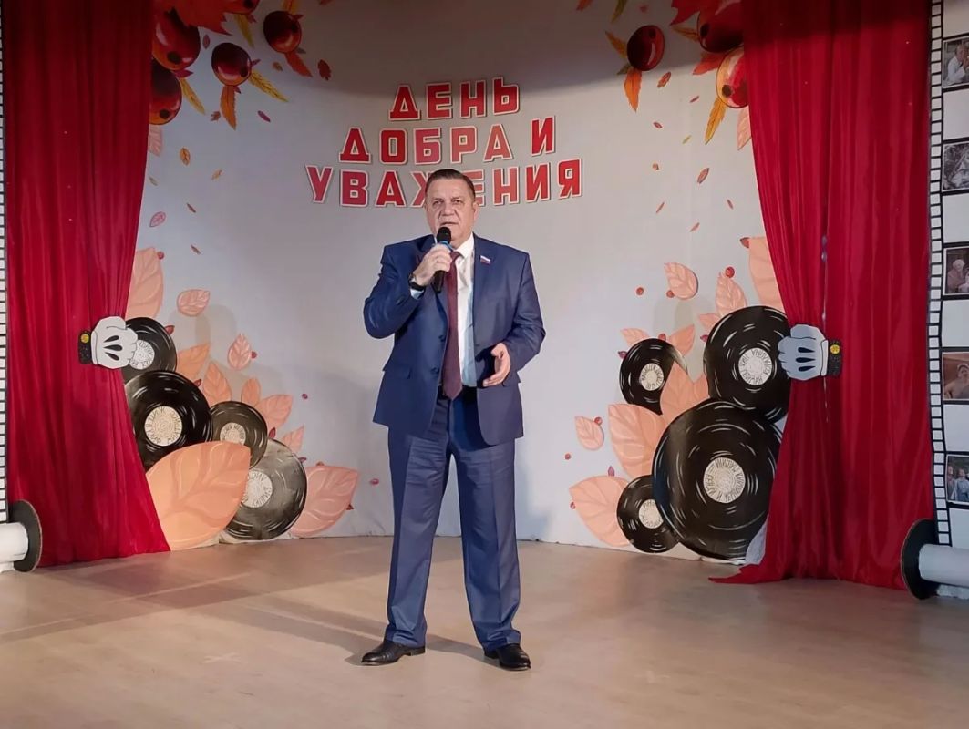 Председатель Гордумы Петропавловска спел: это подарок для пожилых горожан
