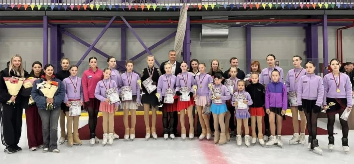 В Петропавловске-Камчатском прошли чемпионат и первенство по фигурному катанию В Петропавловске-Камчатском прошли чемпионат и первенство по фигурному катанию