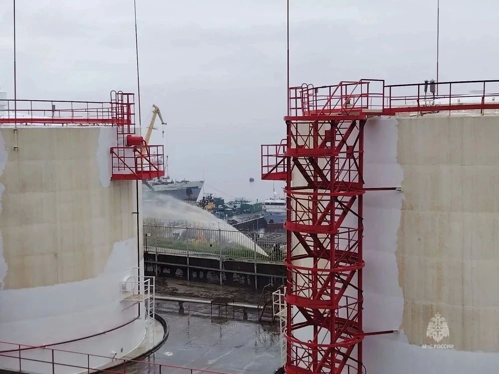На нефтебазе в Петропавловске прошли пожарно-тактические учения На нефтебазе в Петропавловске прошли пожарно-тактические учения