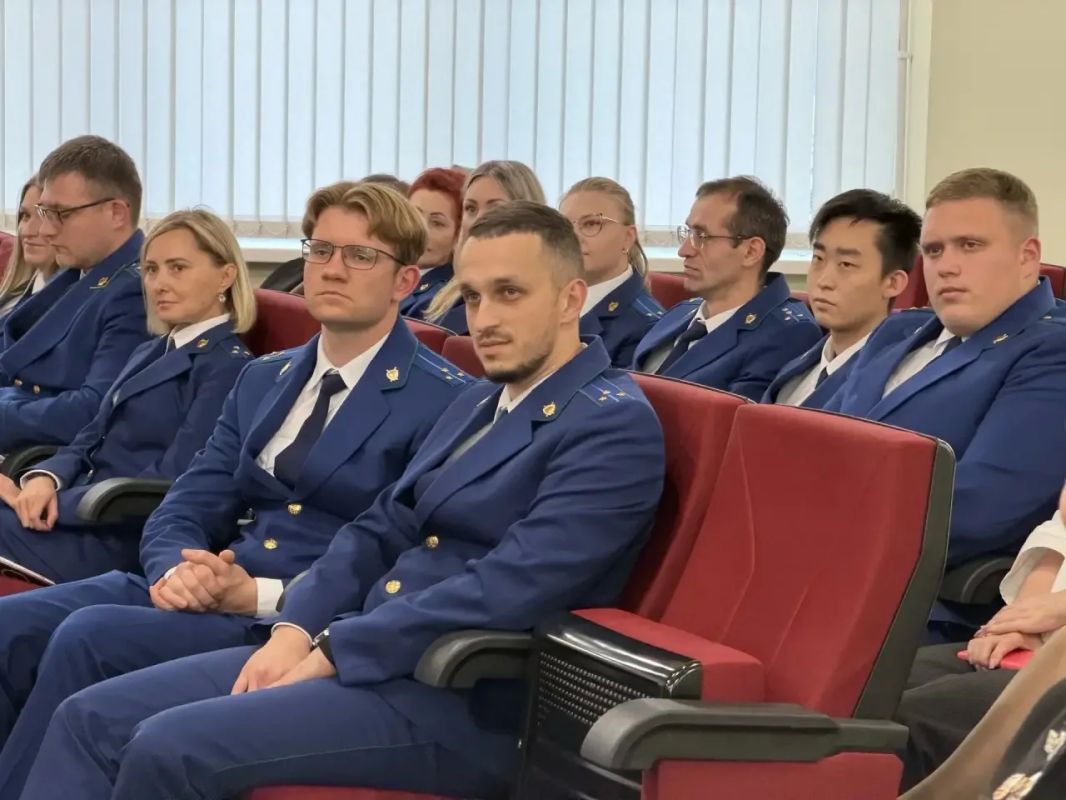 93 года на страже закона: прокуратура г. Петропавловска-Камчатского отмечает годовщину со дня образования 93 года на страже закона: прокуратура г. Петропавловска-Камчатского отмечает годовщину со дня образования