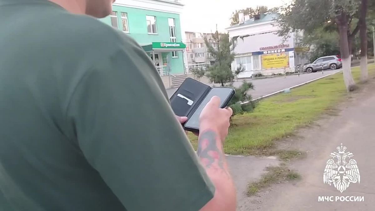 Не в сторис - в 112. Стал свидетелем пожара, обрушения или увидел тонущего человека? Не теряй ни минуты — немедленно звони в службу спасения