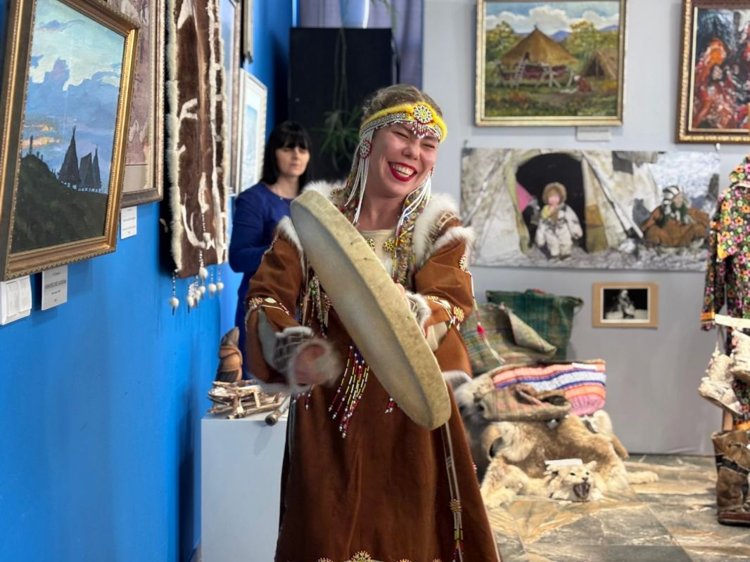В Вязьме открылась выставка «Амто, Корякия!» В Вязьме открылась выставка «Амто, Корякия!»
