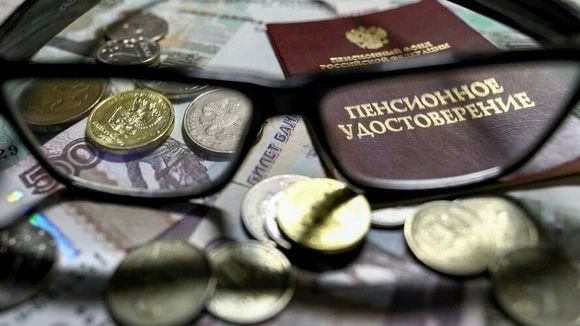 Пенсии в 2027 году повысят дважды