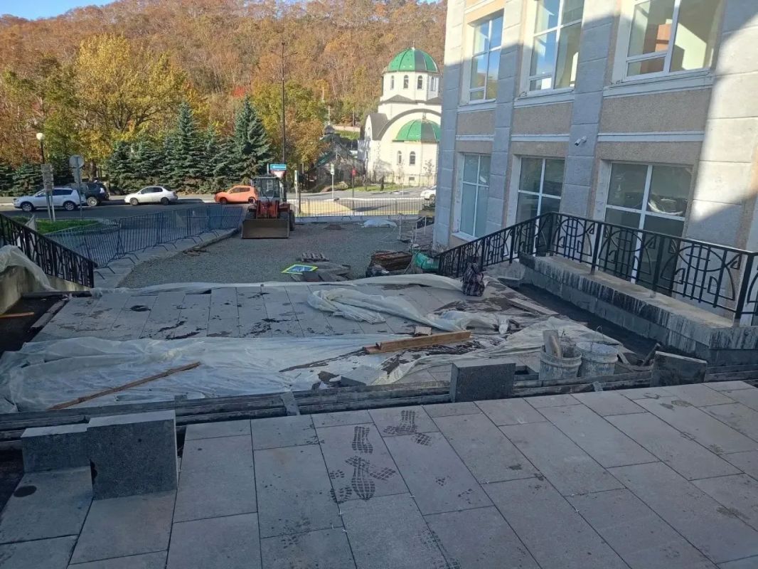 В историческом центре краевой столицы благоустраивают лестничные переходы в рамках программы «Формирование комфортной городской среды» В историческом центре краевой столицы благоустраивают лестничные переходы в рамках программы «Формирование комфортной городской среды»