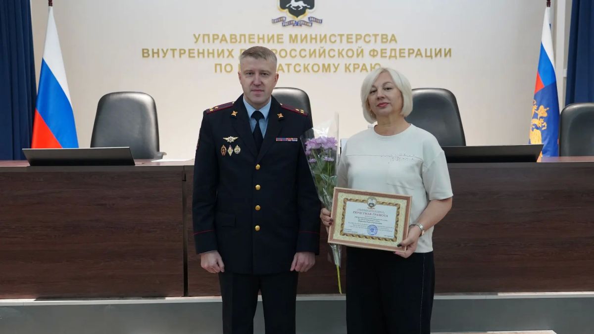 В УМВД России по Камчатскому краю состоялись торжественные мероприятия, посвященное сразу нескольким значимым датам в истории ведомства В УМВД России по Камчатскому краю состоялись торжественные мероприятия, посвященное сразу нескольким значимым датам в истории ведомства