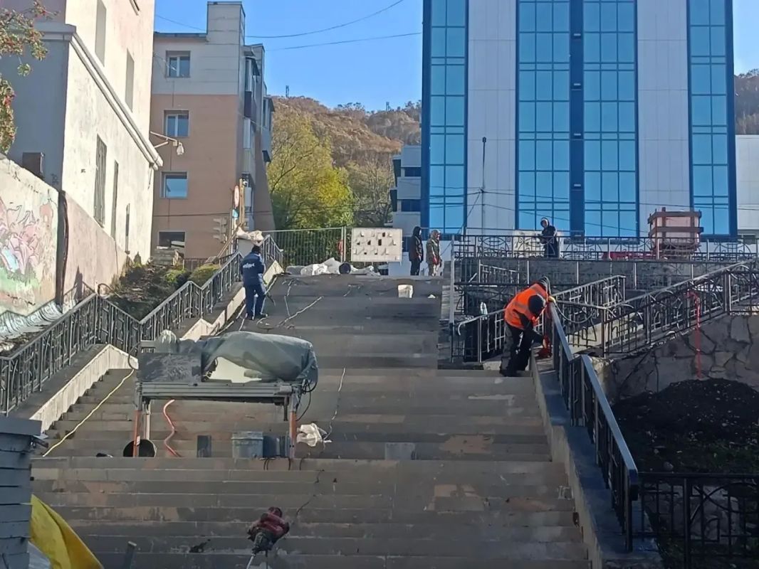 В историческом центре краевой столицы благоустраивают лестничные переходы в рамках программы «Формирование комфортной городской среды» В историческом центре краевой столицы благоустраивают лестничные переходы в рамках программы «Формирование комфортной городской среды»