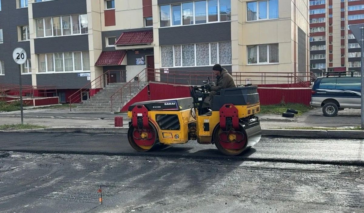 Глава города Андрей Воровский проверил ход работ на востребованном проезде по улице Савченко совместно с директором Службы автомобильных дорог и представителем подрядной организации Глава города Андрей Воровский проверил ход работ на востребованном проезде по улице Савченко совместно с директором Службы автомобильных дорог и представителем подрядной организации