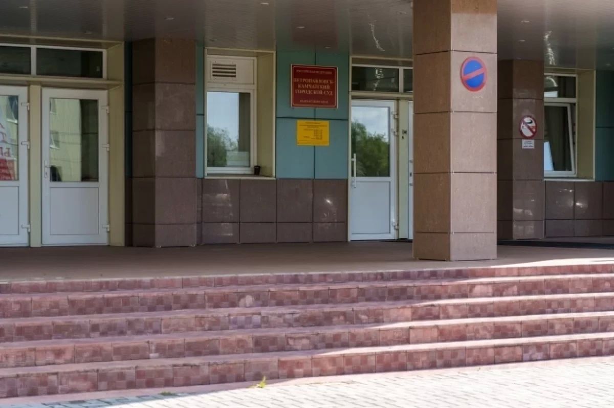 Опять синяя лавка: дачница разместила в чате порочащие соседа видео