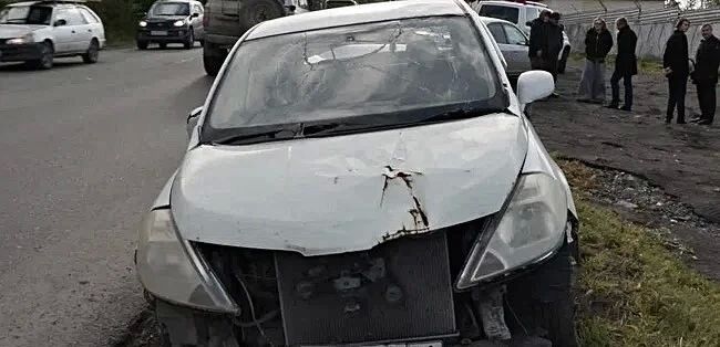 Брошенный автомобиль на улице Омской убрали после вмешательства мэрии Брошенный автомобиль на улице Омской убрали после вмешательства мэрии