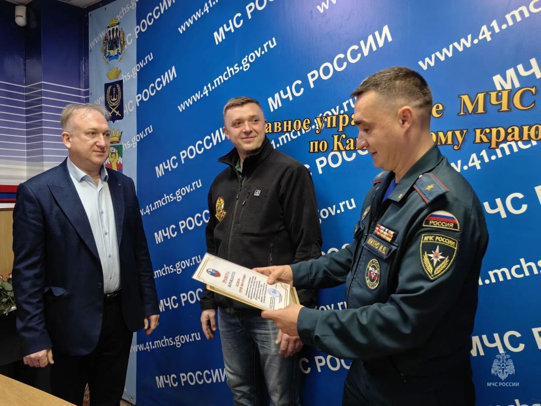 На Камчатке чествовали призеров межрегиональных соревнований «Школа безопасности» На Камчатке чествовали призеров межрегиональных соревнований «Школа безопасности»