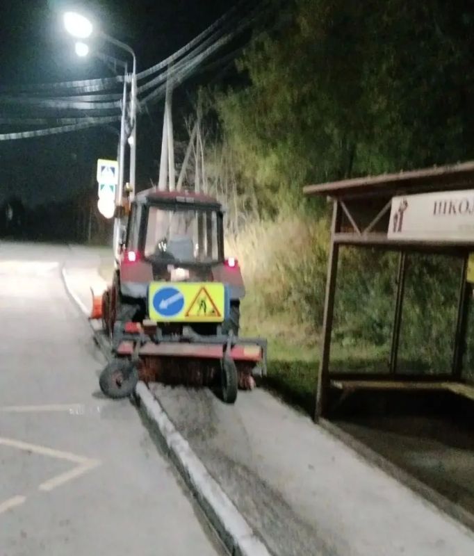 Город день за днем. 15 октября 2026 года На городских улицах продолжаются работы по текущему содержанию В Петропавловске-Камчатском специалисты очищают водоотводные лотки и колодцы от листвы и мусора, проводят... Город день за днем. 15 октября 2026 года На городских улицах продолжаются работы по текущему содержанию В Петропавловске-Камчатском специалисты очищают водоотводные лотки и колодцы от листвы и мусора, проводят...
