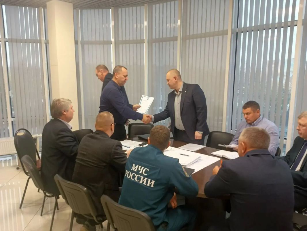 Сегодня состоялось заседание штаба по обеспечению безопасности электроснабжения, посвящённое готовности ресурсоснабжающих организаций в сфере электроэнергетики к работе в осеннезимний период Сегодня состоялось заседание штаба по обеспечению безопасности электроснабжения, посвящённое готовности ресурсоснабжающих организаций в сфере электроэнергетики к работе в осеннезимний период