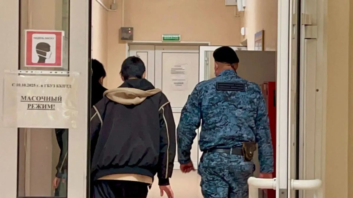 Открытая форма: приставы принудительно доставили больного туберкулёзом в диспансер