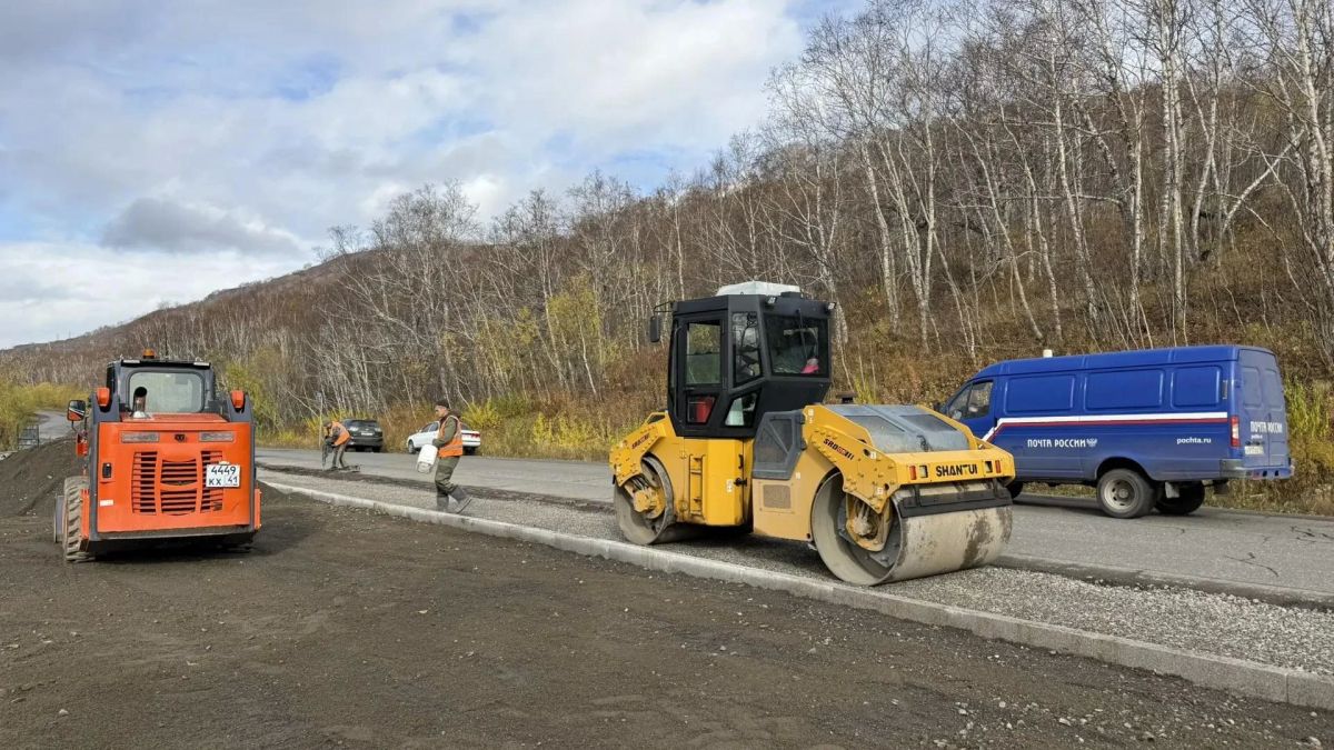 В Вилючинске продолжается благоустройство у въездной стелы В Вилючинске продолжается благоустройство у въездной стелы