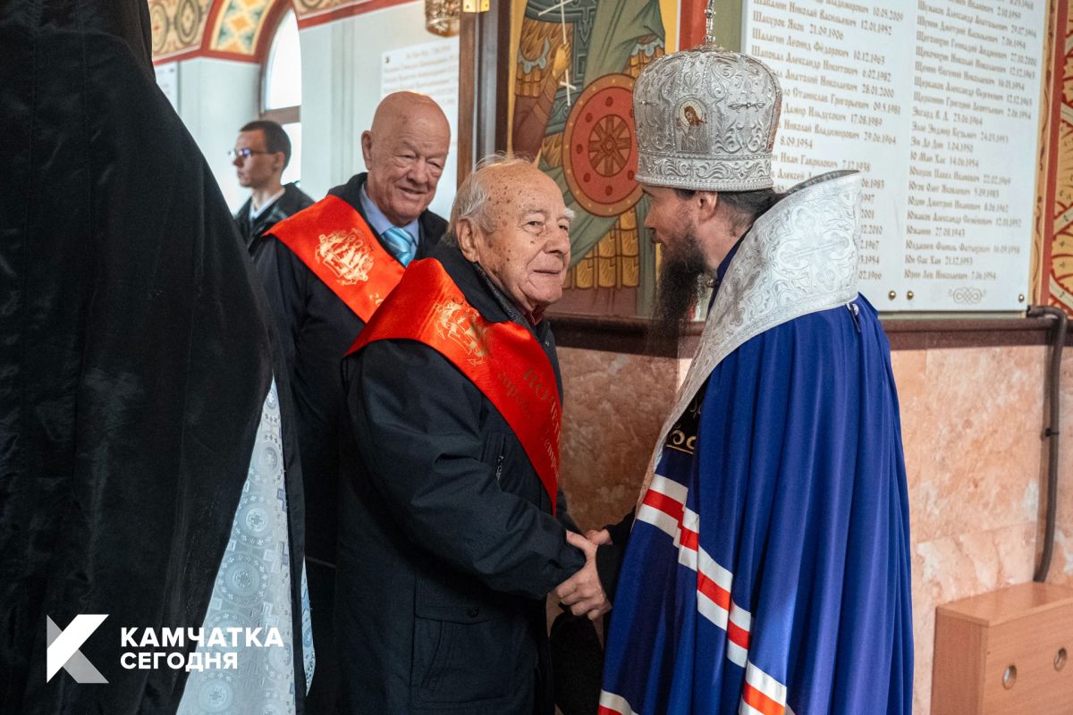 На Камчатке почтили память моряков и рыбаков, не вернувшихся из моря На Камчатке почтили память моряков и рыбаков, не вернувшихся из моря