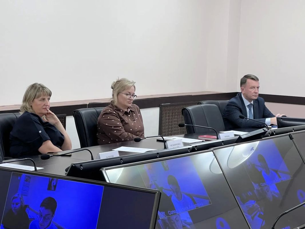 Спорт рядом с домом: на Камчатке обсудили доступность школьных спортзалов для детских секций Спорт рядом с домом: на Камчатке обсудили доступность школьных спортзалов для детских секций