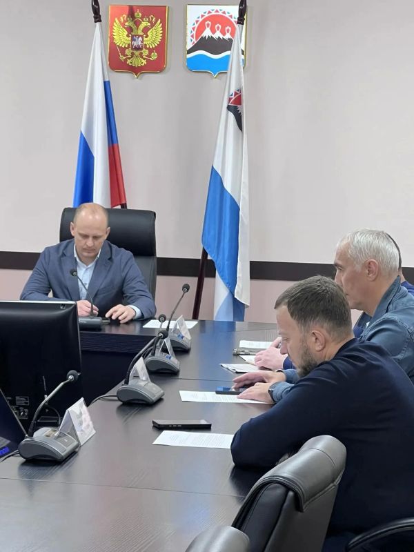 Спорт рядом с домом: на Камчатке обсудили доступность школьных спортзалов для детских секций Спорт рядом с домом: на Камчатке обсудили доступность школьных спортзалов для детских секций