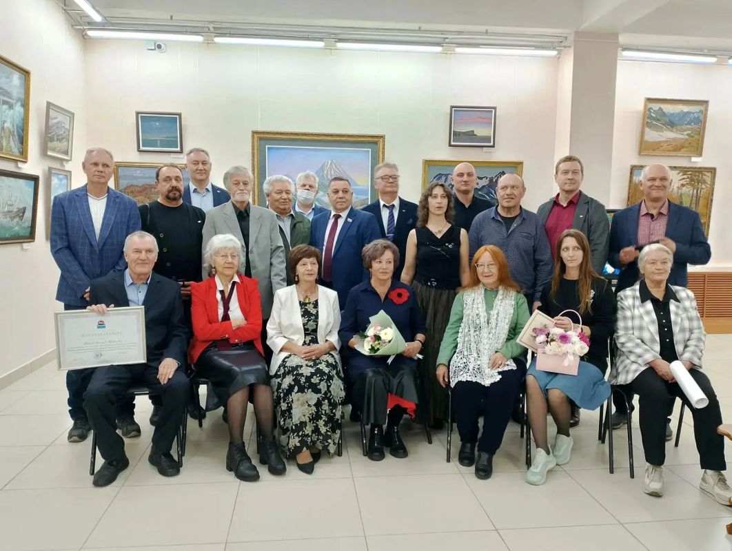 На Камчатке отметили 50-летие реготделения Союза художников России На Камчатке отметили 50-летие реготделения Союза художников России