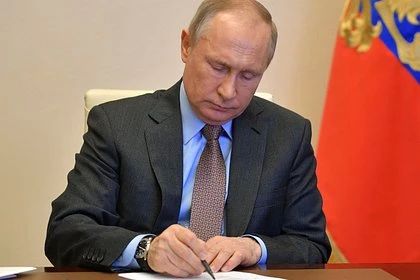 Путин подписал указы о кадровых перестановках в правительстве