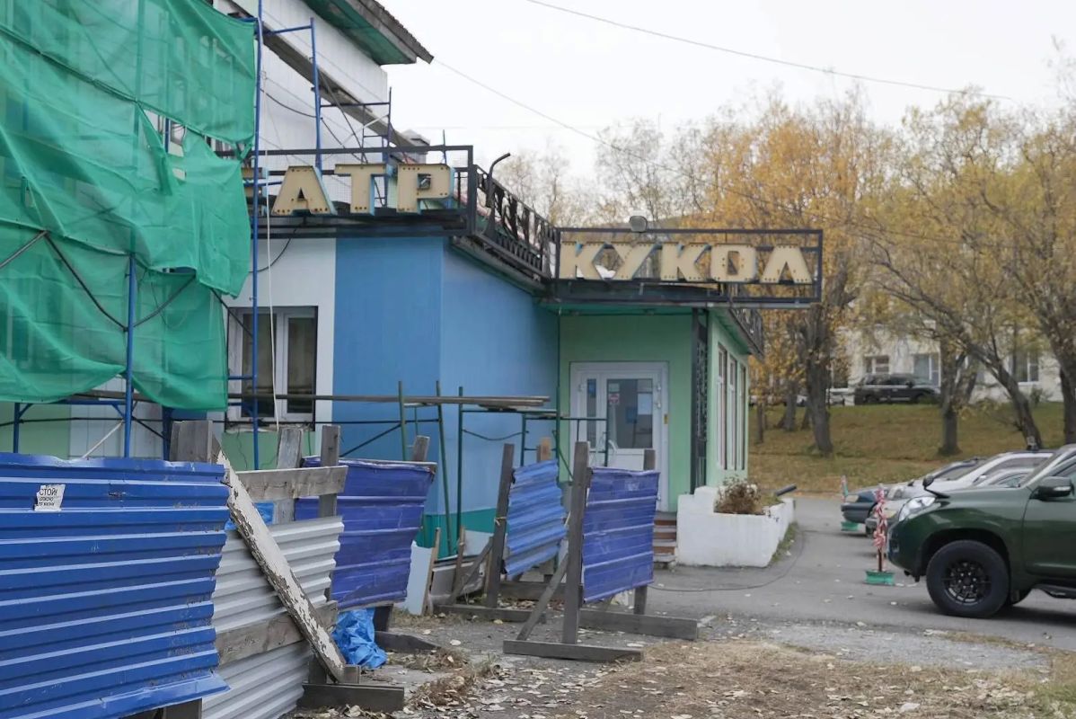 Подрядчику театра кукол на Камчатке велели увеличить число рабочих