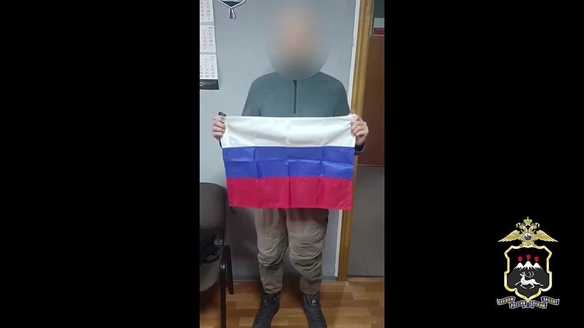 На Камчатке возбудили уголовное дело из-за фото, на которой мужчина с татуировкой Бафомета и пентаграммы* на спине позирует на фоне православного храма, сообщили в пресс-службе УМВД России по краю