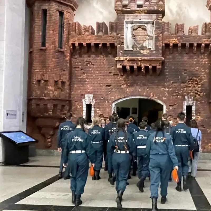 Камчатские кадеты МЧС России посетили Музей Победы Камчатские кадеты МЧС России посетили Музей Победы