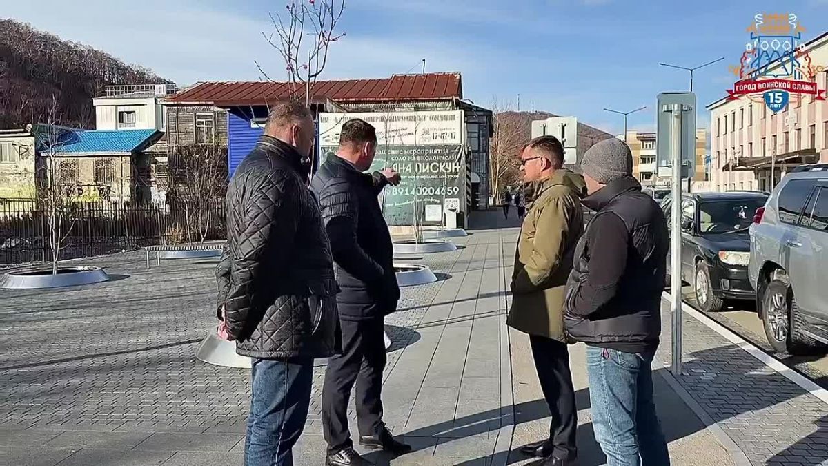 Совместно с Первым заместителем Михаилом Передерием, руководителем Службы автомобильных дорог Александром Здановским и представителем подрядной организации еще раз прошел по ул. Ленинской. Это одна из главных улиц нашего...