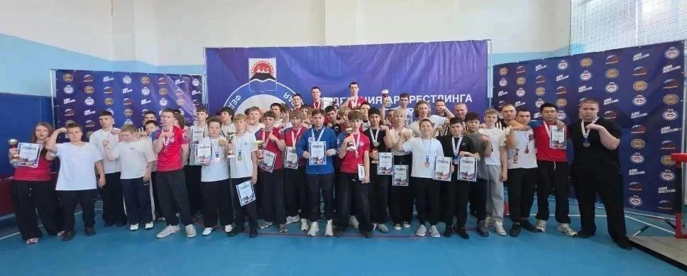 Юные армрестлеры из Вилючинска взяли 13 медалей на краевом первенстве