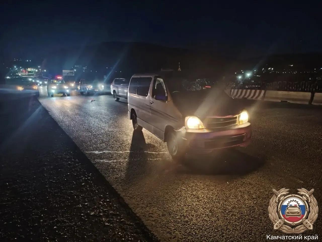 В ПетропавловскеToyota Hiace сбила пешехода, шедшего по дороге