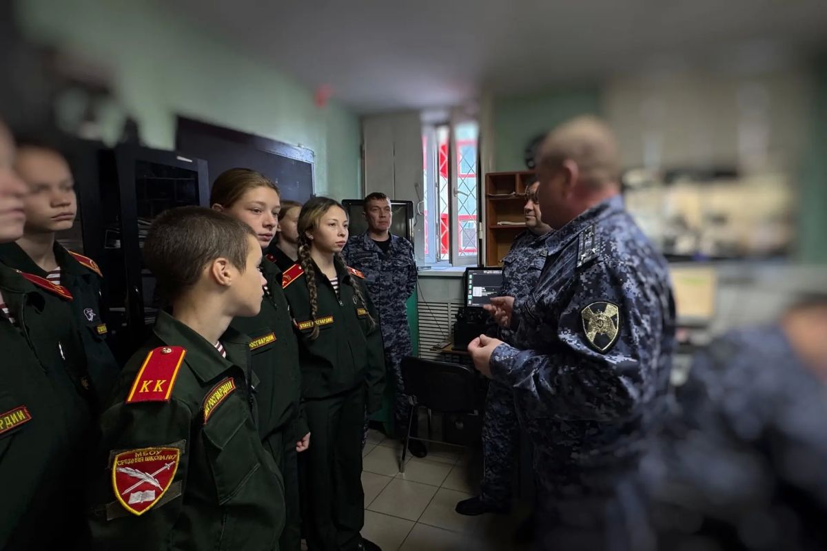 Росгвардия провела День открытых дверей для камчатских школьников Росгвардия провела День открытых дверей для камчатских школьников
