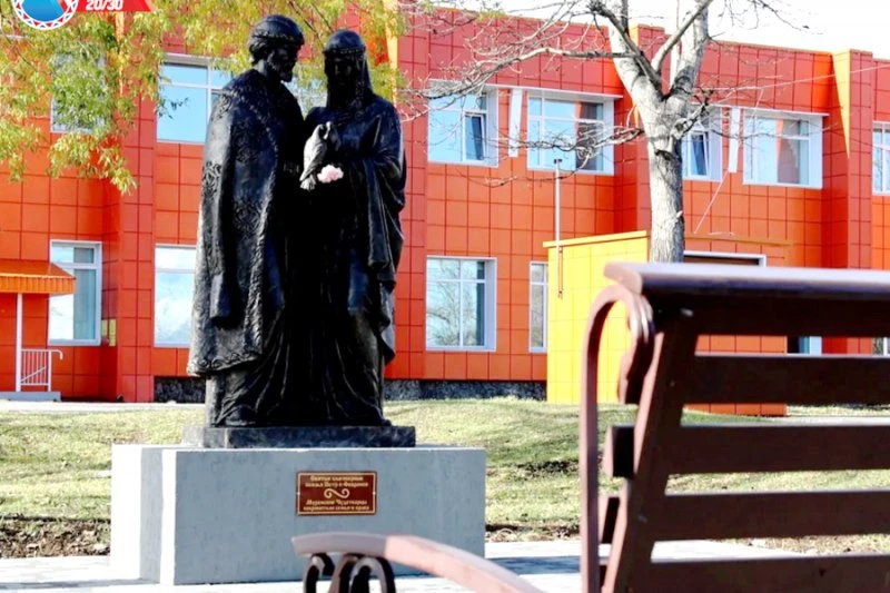 В селе Коряки на Камчатке установили памятник святым Петру и Февронии Муромским